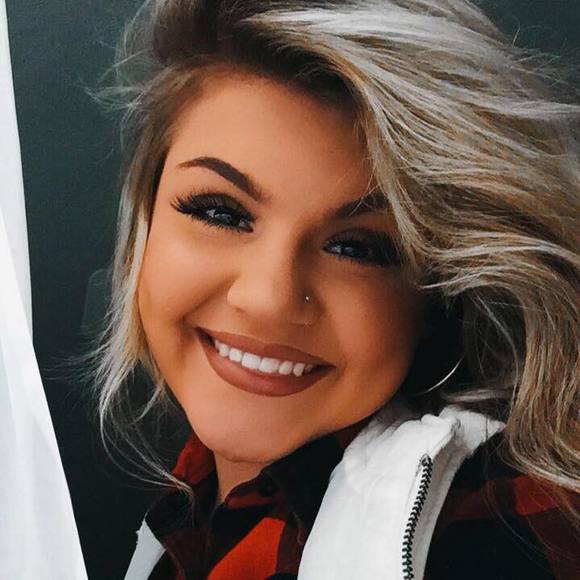 Meet your Posher, Chloe - Picture 1 of 1